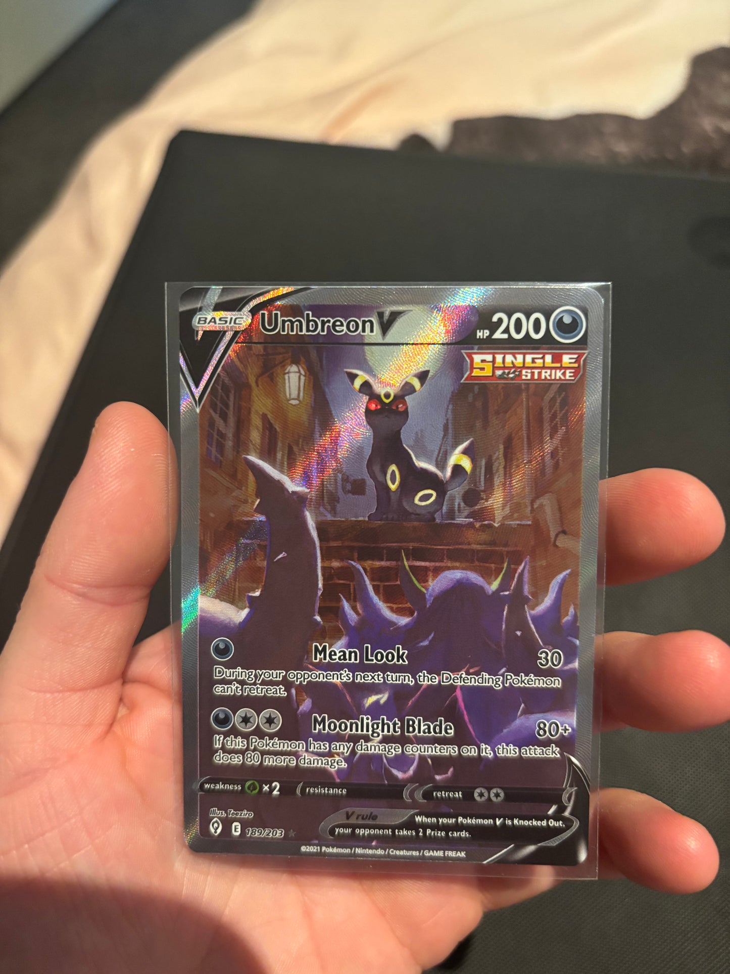 Umbreon V #189 Pokemon Evolving Skies - Backtotheculturecollectables